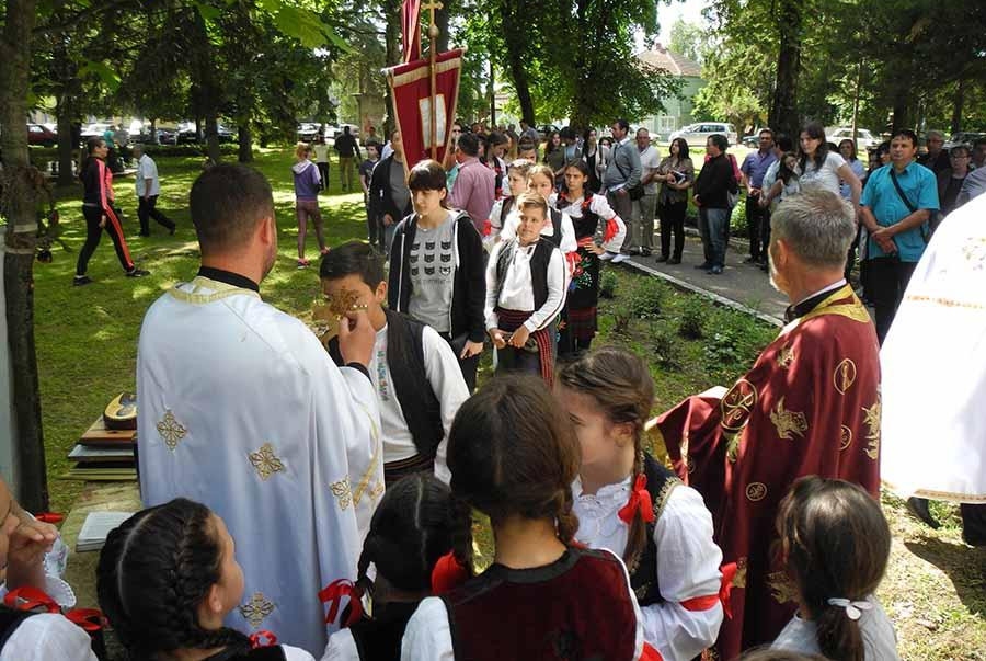 U REKOVCU ODRŽANA PRVA LITIJA: Više stotina građana proslavilo Spasovdan!